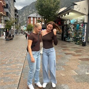 Meet your Posher, Chloe